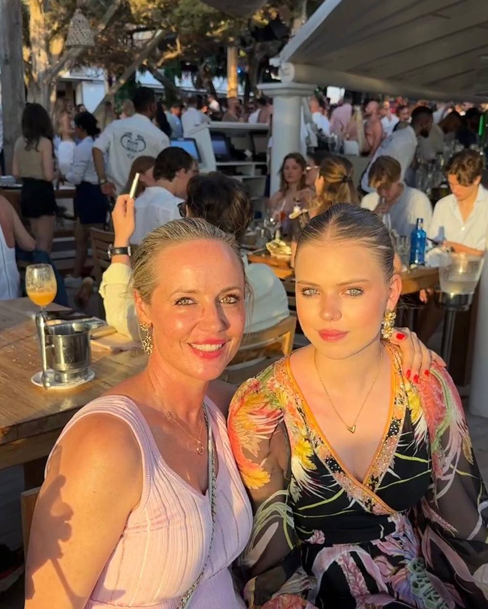 Eva & Valentina